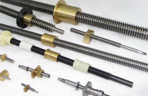 How does the lead screw solve the challenges in industrial robots?