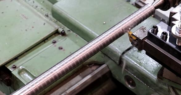 turning Lead screw